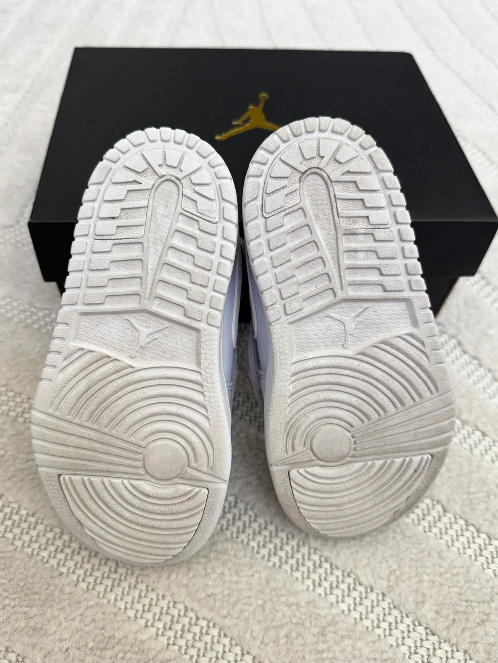 Nike Jordan’s Light Blue Low-Top Sneakers with Velcro, size 11